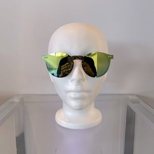 ✨Gold mirrored sunglasses ✨ like new